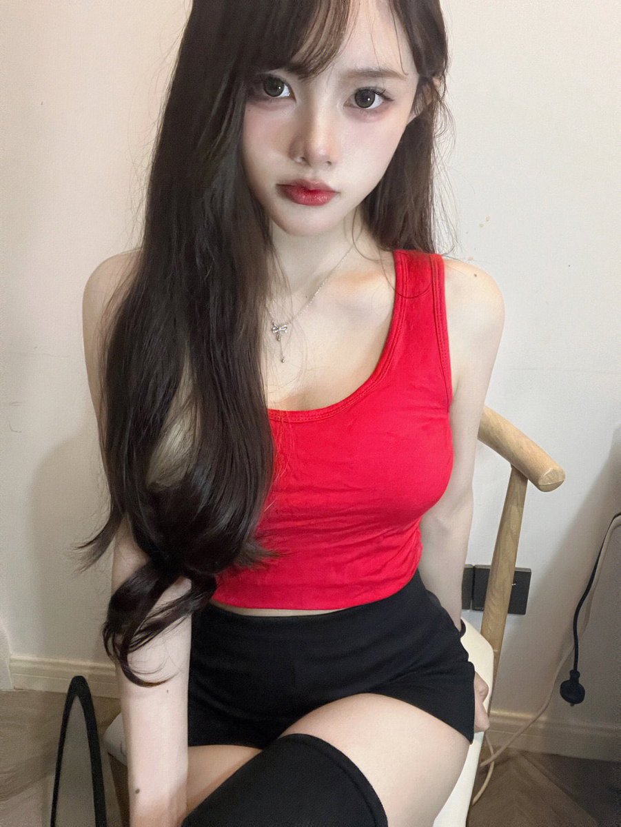 上了姐姐的床，明天走路要扶墙 https://t.co/dEHHGhW26s