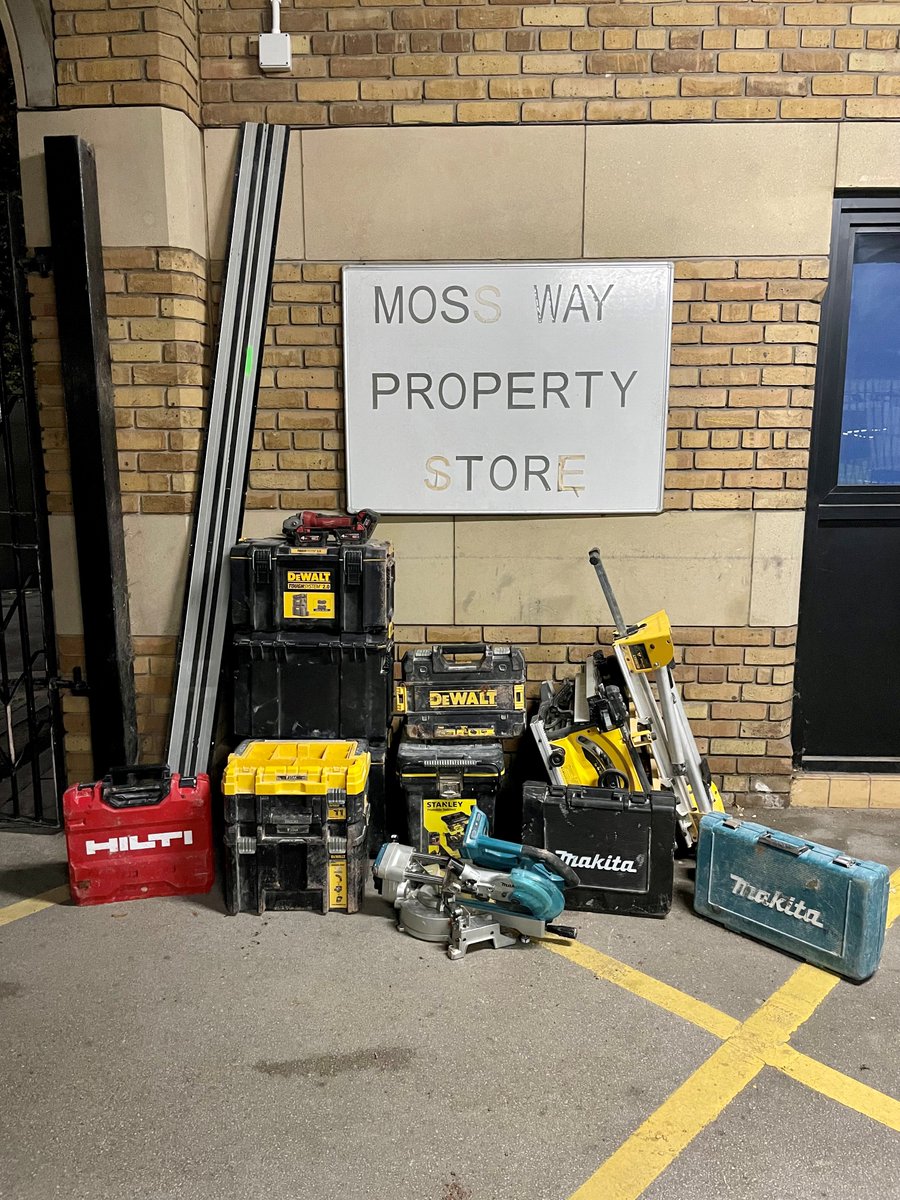Good morning South Yorkshire! 👋 We are looking to locate the owners of these tools after they were found in the back of a van which was abandoned in Sheffield on Monday night, after it failed to stop for officers. Do you know who they may belong to? ➡️ southyorks.police.uk/find-out/news-…