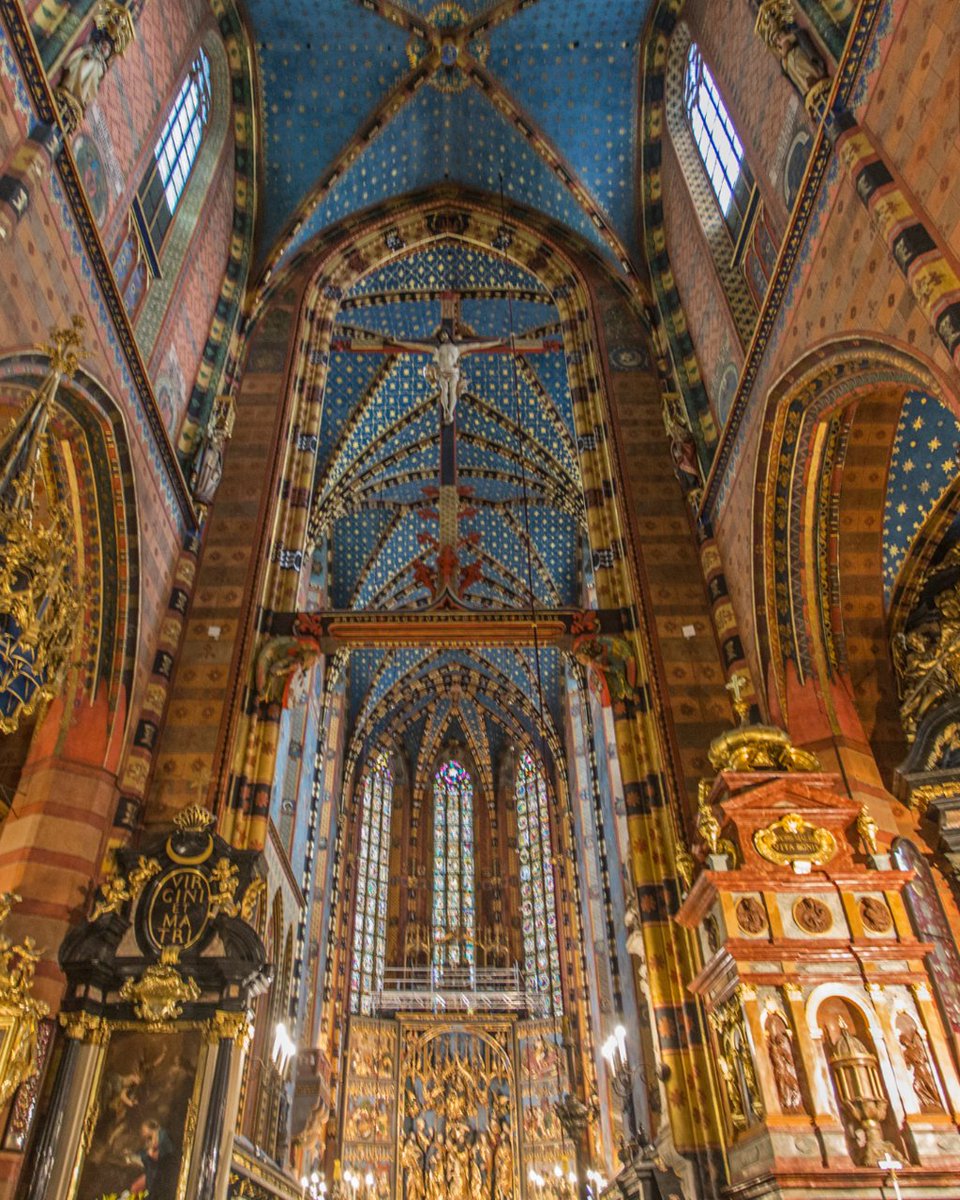 viajar's tweet photo. Amanecemos con la mirada puesta en uno de los cascos históricos más excepcionales de Europa. Estamos en Cracovia, antigua capital de Polonia, en la que podemos maravillarnos con la plaza medieval más grande de Europa o su barrio judío de Kazimierz. https://t.co/TY4XsXzoaE