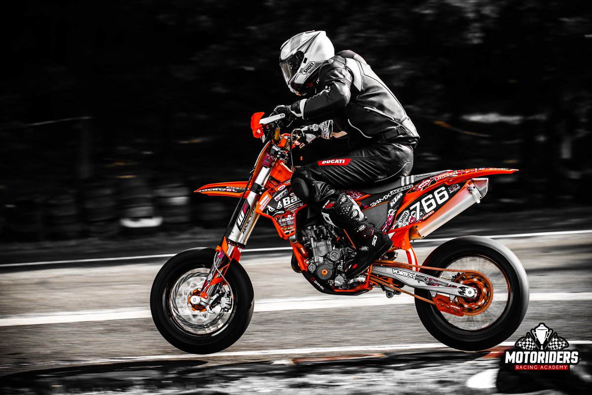 SkrabalPetr68's tweet photo. Orange day 👍🏍️😁 #ktm  #ktmmoto #ktmracing #ktmsupermoto #ktm350 #ktmfamily #ktmoficial #supermoto #motard #shoeihelmets #shoeihelmet #dainesemoto #dainese #daineseofficial #dair #sidishoes #michelin #michelinmoto #motoriders #moto #weekend #sunnyday☀️ #acerbisplastics #acerbis https://t.co/cF1MGlJqIp