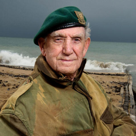 Vanguard_WW2's tweet photo. 🧵Happy birthday
French D-Day veteran Léon Gautier celebrates his 100th birthday today. 1/6 https://t.co/C3dDk4nx27