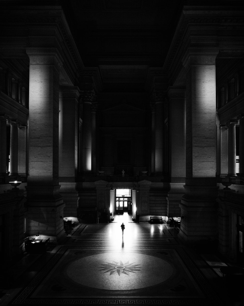bennybulke's tweet photo. Leaving court
#bnwphotography #moody https://t.co/3zhYY0HrJx