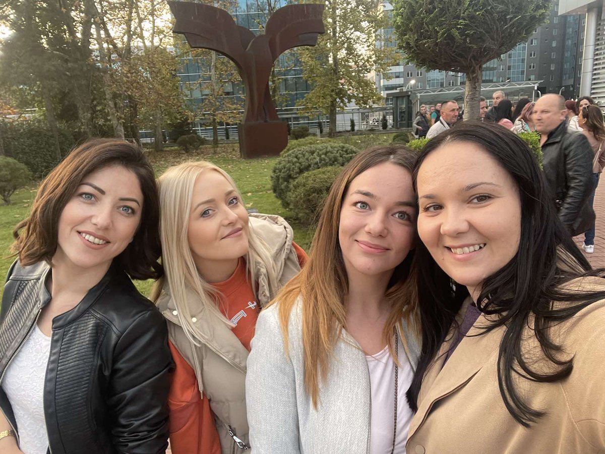 Kazu iz opozicije kakve su nam face bile na skupu u BL. Sta znam, meni smo bas lijepe 😊