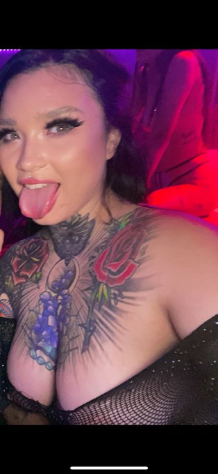 My titties be dumb y&rsquo;all https://t.co/EXQeE6e8Xl<a href="/tag/tattoogirls"class="tags"><span>#tattoogirls</span></a>