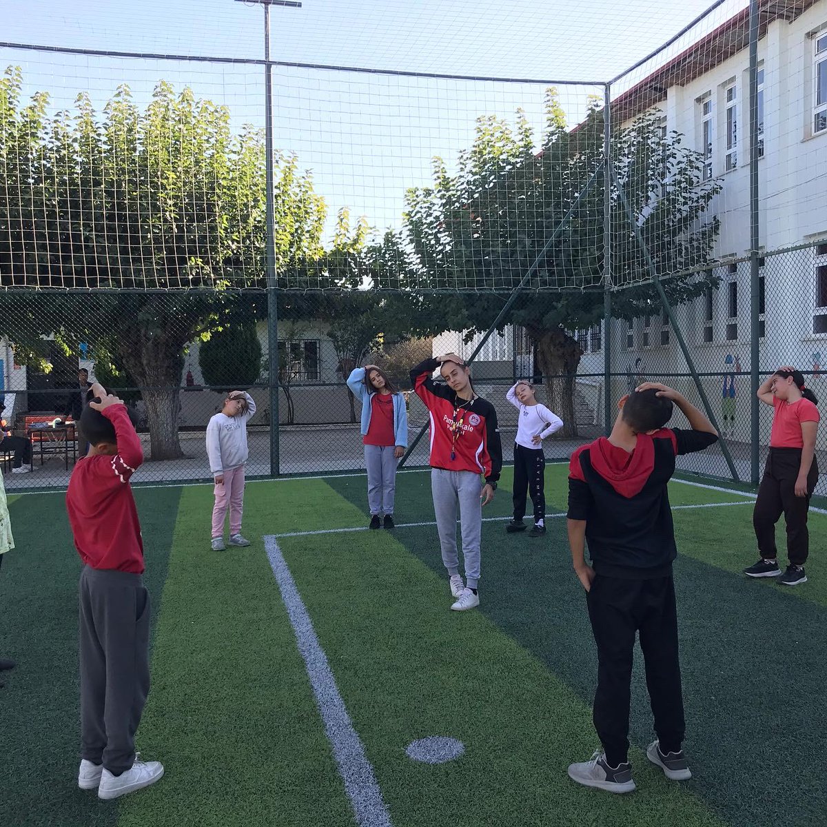 Okulumuzda Menteşe Halk Eğitim Merkezi bünyesinde futbol kursu açılmıştır. Beden Eğitimi Öğretmeni Ece Öztürk ve öğrencilerine başarılar diliyoruz.