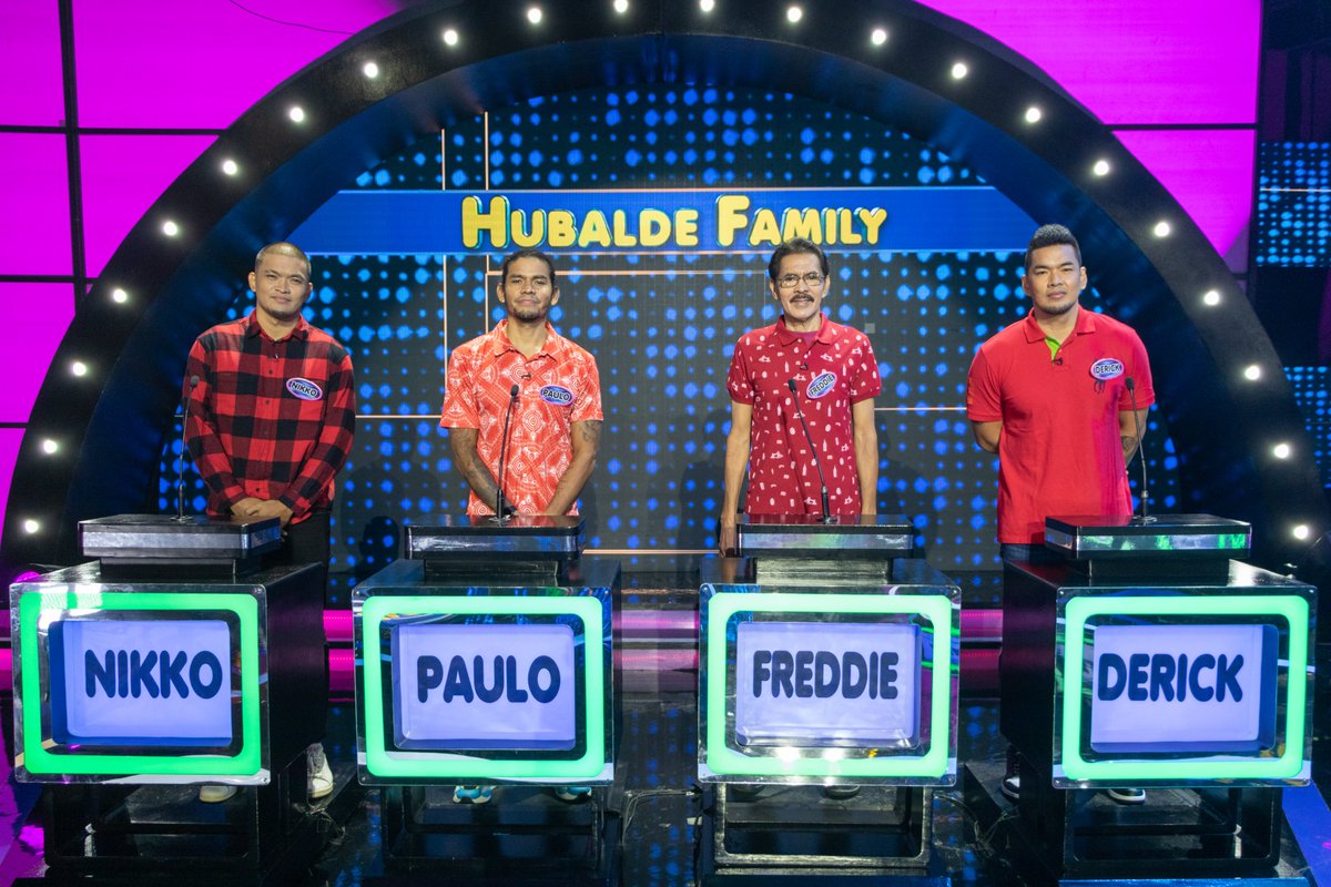 FamilyFeudPH's tweet photo. HARDCOURT BUDDIES na sina De La Salle Greenhills coach Renren Ritualo, former PBA cagers Ronald Tubid, Ryan Araña, at Paul Artadi, haharapin ang isa sa mga legendary PBA players na si Freddie Hubalde at ang kanyang pamilya na sina Derrick, Paulo, at Nikko ng HUBALDE FAMILY! 🔥 https://t.co/Q8jL8jLxZJ