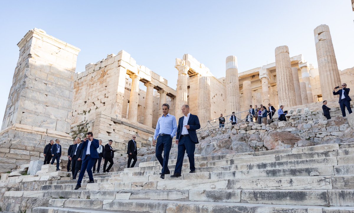 Καλημέρα @kmitsotakis. Die Akropolis ist beeindruckend. Die gemeinsame Besichtigung mit Dir eine tolle Idee. Gleich sprechen wir über die wichtige Frage, wie wir die hohen Energiepreise runter kriegen. Gut ist: 🇩🇪 und 🇬🇷arbeiten eng zusammen - sind Freunde in der #EU und #NATO.