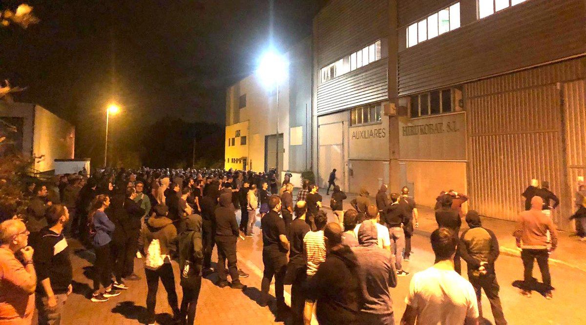 LABsindikatua's tweet image. Bizkaiko metalgintzako langileak greban daude, hitzarmen duin baten defentsan

Gaur, bihar eta azaroaren 2an irtengo gara kalera, patronalaren arduragabekeriaren ondorioz

Piketeen ostean, manifestazioa egingo dugu Iurretan eguerdian

Aurrean izango gaituzte!