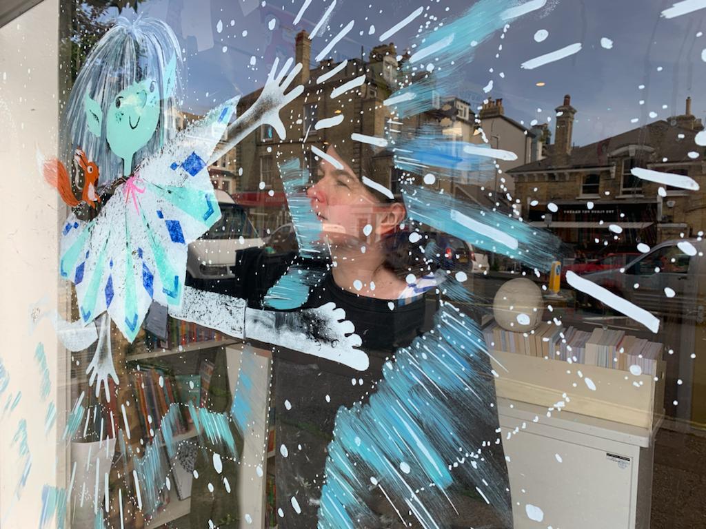 booknookhove's tweet image. Just look at this gorgeousness at The Book Nook this afternoon! 😱😍❄️

@FionaWoodcock is here celebrating the release of #TheFrostGoblin - her beautiful collaboration with @moontrug.

She&apos;s signing copies too of course... buy one here 👉booknookuk.com/product/signed…) @simonschusterUK