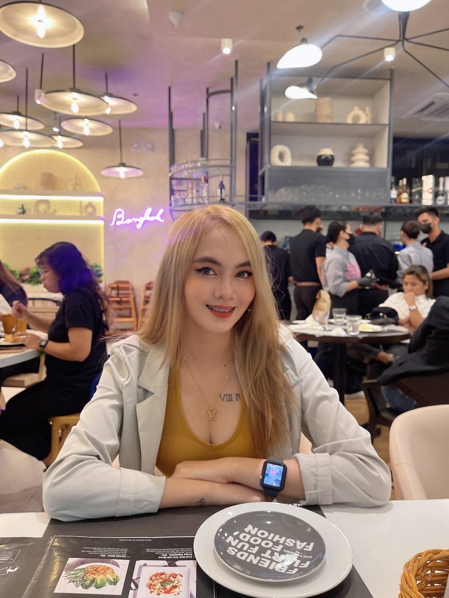Stephan25836902's tweet photo. “Food is not just a reparative nourishment for our physical bodies; it is a vehicle for improving clarity of thought” – Julie Piatt &amp; Rich Roll
#GoodEvening #dinnerdate #friends #Cravings
#satisfied #Eatout #Deservethis https://t.co/49bRG0wKzU