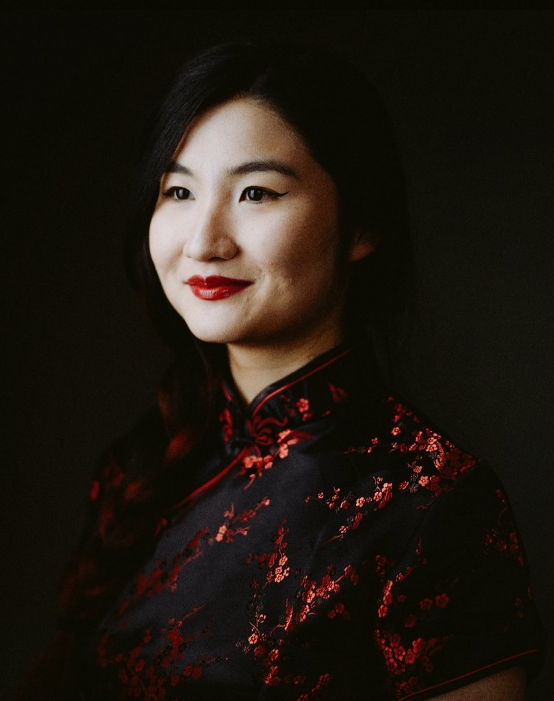 Amykkchung's tweet photo. Thank you again to the amazing @tombarkerphoto for these amazing shots! Messing around with Twitter filters and I legit feel like I'm from a vintage portrait in the third one 🤣

....Anyone want to cast me as Mulans estranged sister or anything? 😎👉
#actor #headshots #Chinese https://t.co/qNoEN8IsuN