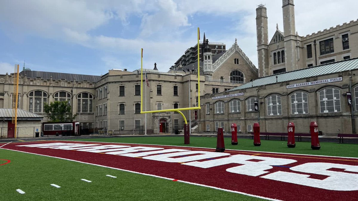 FieldTurf's tweet photo. A special feature of the recently completed project at #CurtisHighSchool @CurtisR450! A captivating surface design & impeccable execution by our friends at @TheLandTekGroup #OfficialFieldTurfPartner ๐ Our renowned partners are a key reason why FieldTurf is a world leader! https://t.co/QELicClyek
