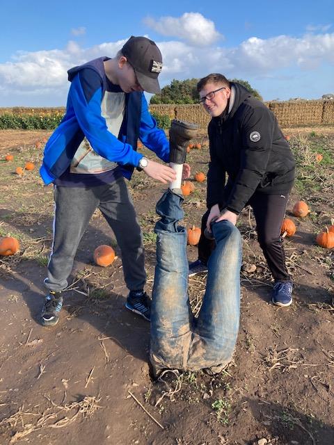MeadowparkCP's tweet image. Fun at Kilduff Farm. #Octoberdays @knoxacademy