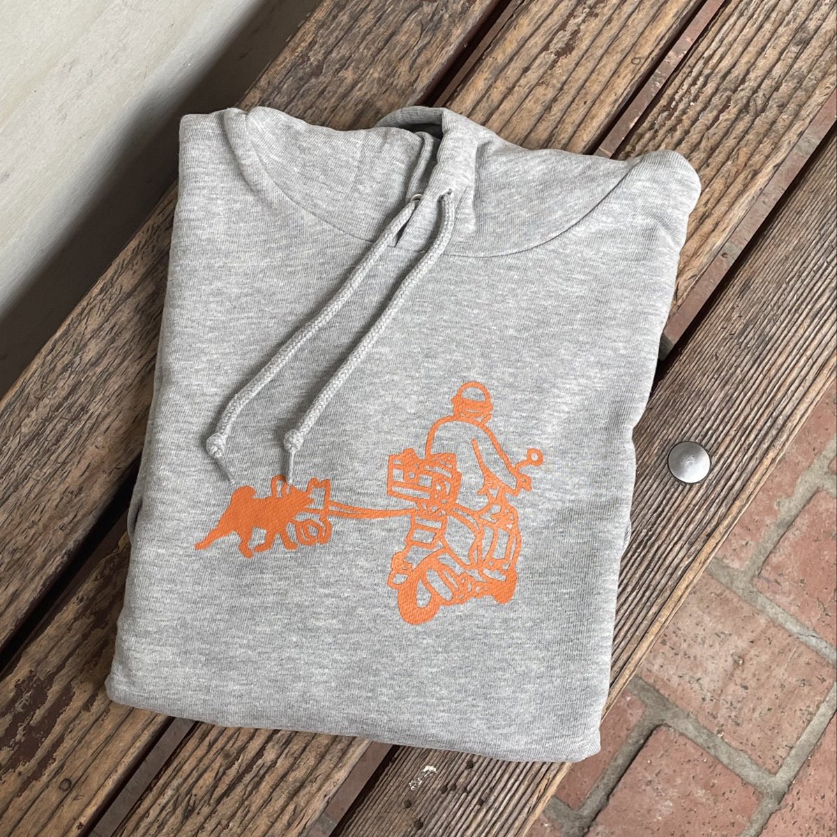 fattyowls_thin's tweet photo. 🦉商品紹介🦉

【オリジナルTシャ���】
【オリジナルフード付きパーカー】

一着ずつ手刷りしたプリントは全4種類!
グレー、ナチュラル、ブラック、ネイビーの4色展開です🌝

#maufes22 #まうじゃないか
#武蔵美芸祭 https://t.co/LKpdsoGPFS
