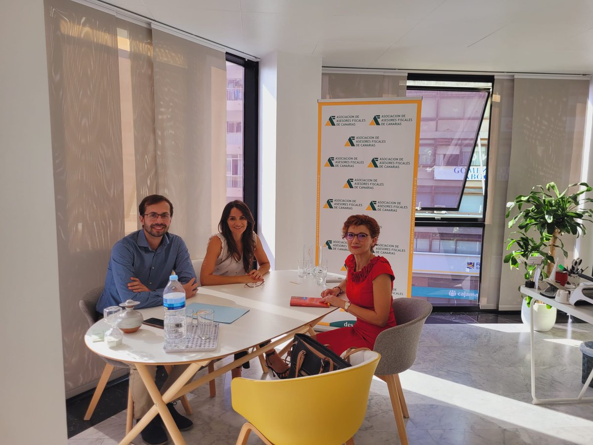 Reunión de la Delegada Especial del Estado de ZFT, Margarita Pena, y la Asociación de Asesores Fiscales de Canarias, para desarrollar acciones con el objetivo de poner en valor las fortalezas y oportunidades que brinda la ZFT. Generando sinergias. Creando oportunidades. Gracias.