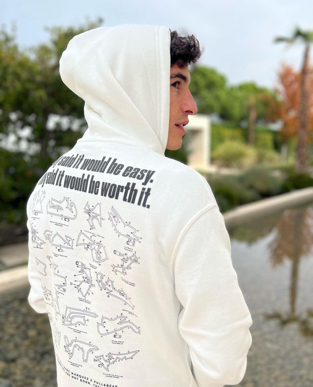 Paula Robaina 🏁⚽🔮💙 on Twitter: "Esta sudadera de Marc Márquez con Pull &amp; Bear acaba de convertir en una necesidad https://t.co/qXB1xRBEAP" / Twitter