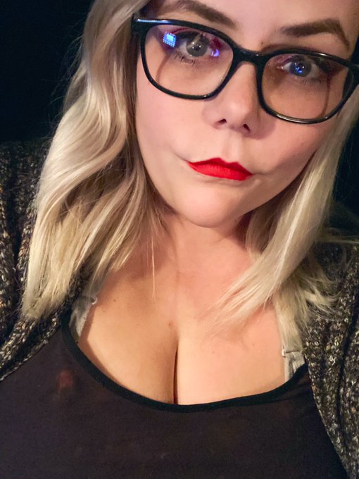 Only one more day till the weekend 😌🥰 https://t.co/NGzuYdS7Gg