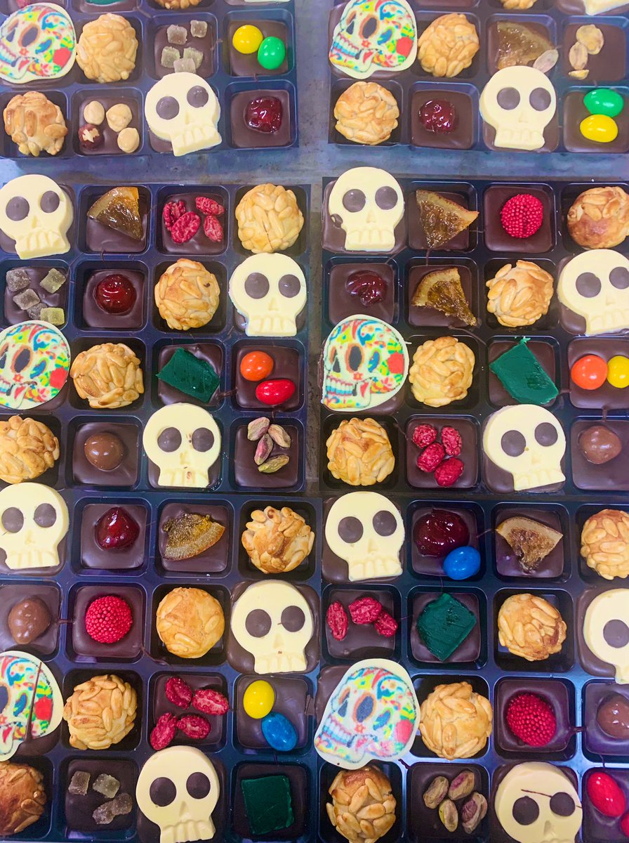 DolceriaP's tweet image. T’agrada la xocolata i t’agraden els
Panellets?
Doncs la teva caixa és aquesta.. 
#xocolata #panellets