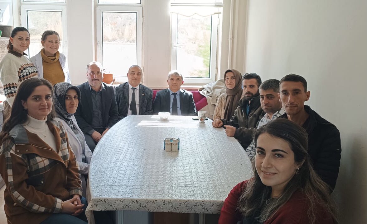 İlçe Milli Eğitim Müdürümüz Sn. Abdurrahman GAZİOĞLU ve Şube Müdürümüz Sn. Hasan AKGÜL , okulumuzu ziyaret ederek öğretmenlerimizle istişarede bulundular. Ziyaretleri için kendilerine teşekkür ederiz. 
<a href="/karaloglu_murat/">Murat KARALOĞLU</a>
<a href="/skaygusuz/">Salih Kaygusuz</a> 
<a href="/AGazioglu25/">Abdurrahman GAZİOĞLU</a>
<a href="/hasanakgul67ho1/">hasanakgul67@hotmail.com</a>
@askalemem