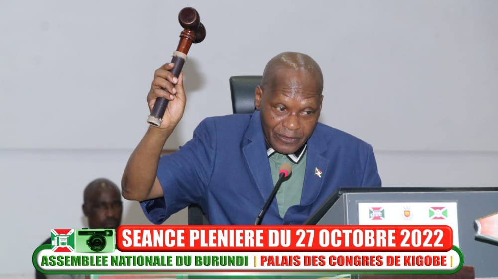 nshingamateka's tweet photo. 3/3 Après le débat et l'analyse au fond, ce projet de loi portant Ratification par la République du #Burundi de la Charte Africaine de la jeunesse adoptée à #Banjul en #Gambie en juillet 2006, a été adopté par l'Assemblée nationale à l'unanimité. https://t.co/tmEWzmJgBE