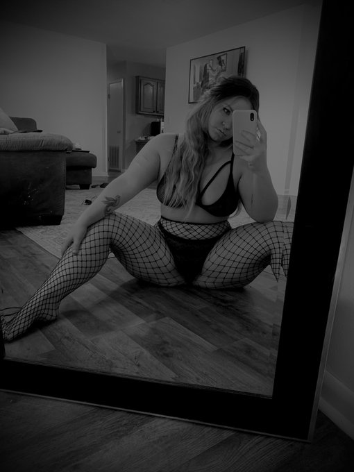 -NSFW -26 -she/her -verified OF creator -verified pornhub model -hilarious -impatient -nude enthusiast