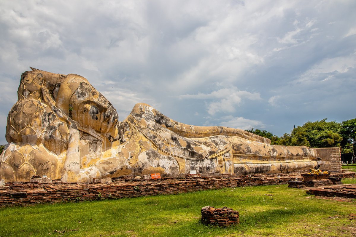 thailand-becausewecan.picfair.com/pics/013349937… The reclining Buddha is the heart of Wat Lokayasutharam in Ayutthaya Thailand.The statue made of brick and mortar is 40 meters long and 8 meters high Stockphoto, commercial & advertising license Digital Download Professional Prints #Thailand #thailandnews