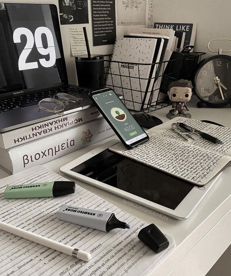 studysegalla's tweet image. — coisas que eu faço para focar na aula, tendo TDAH e dislexia

a thread