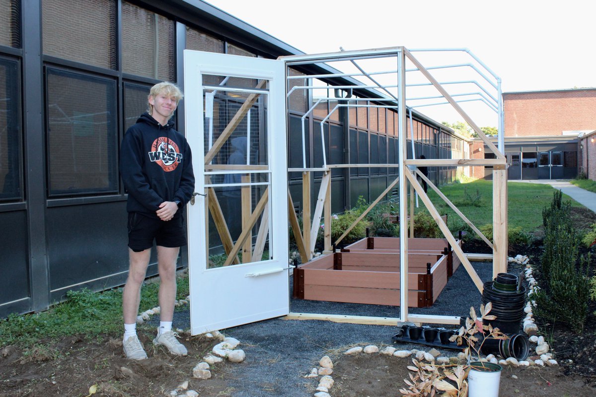 Planting Seeds: Hamilton High West Club Growing a New Generation of Gardeners tapinto.net/towns/hamilton… @ScottRRocco @HTSDSecondary @HTSDCurriculum @HTSD_West @WestVP_Flanagan @LauraGeltch @HamiltonTwpNJ #HTSD #HTSDpride