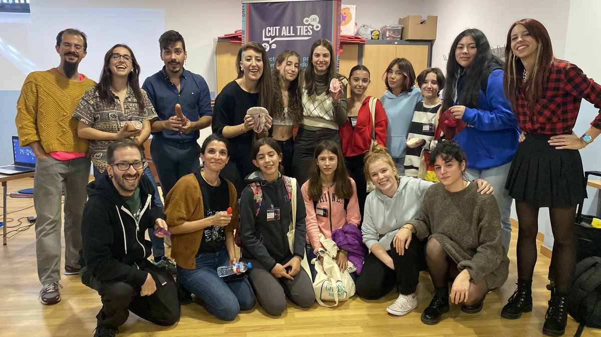 abd_ong's tweet photo. Foto final con ponentes y participantes en @cutallties_eu 💜
#ChangeTheRules #CambiaLasNormas https://t.co/x4FHOUKHFV