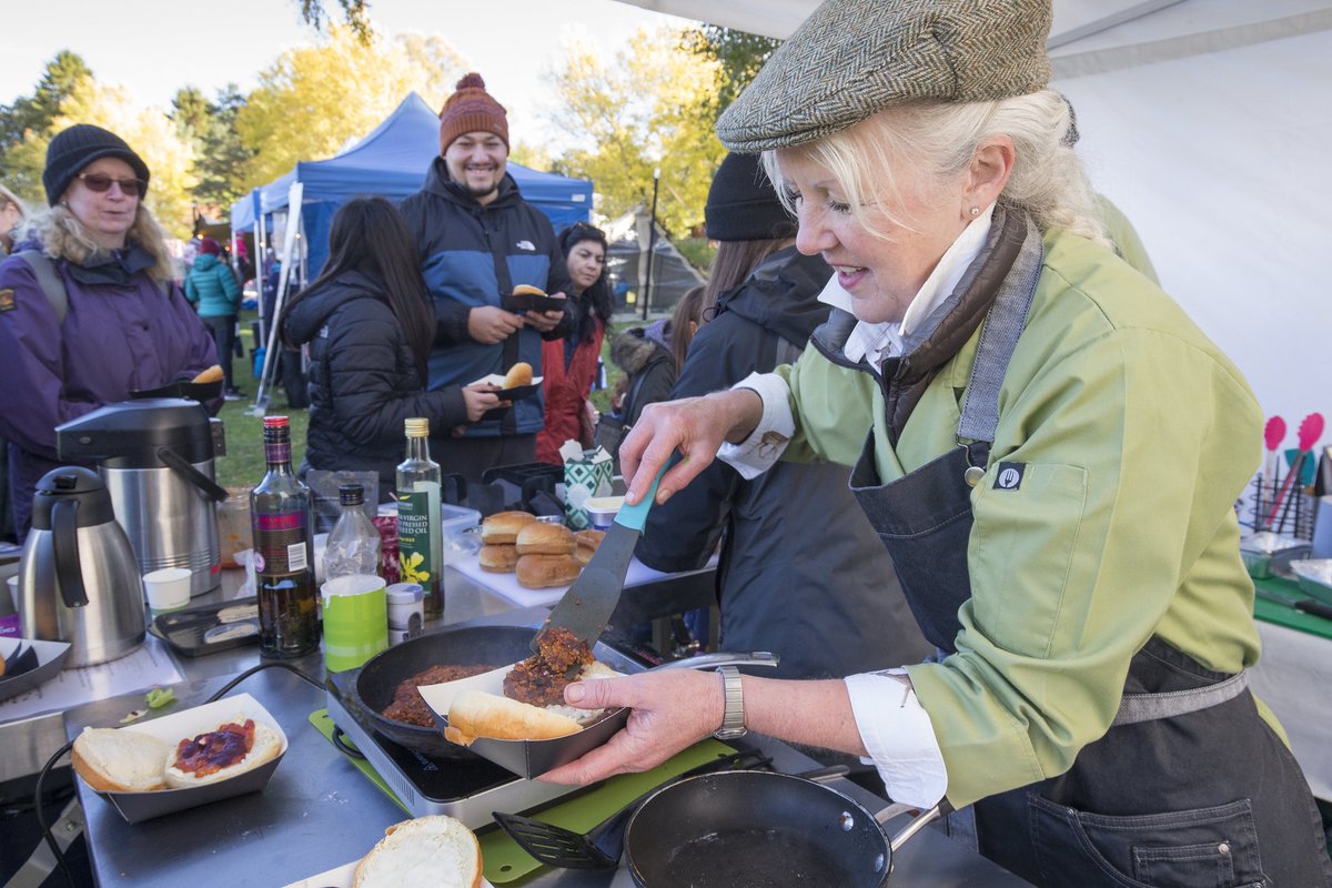 At Hill to Grill, we served up over 300 free Cairngorms Connect Venison burgers with hedgerow ketchup or foraged nettle pesto 🍔 Who knew ecological restoration could be so tasty! #WildlandLtd @RSPBScotland @nature_scot @ForestryLS @EndangeredLands