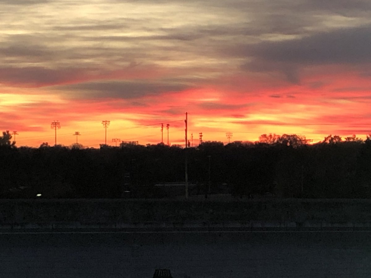 Red skies in morning, Stinger Warning #HOCO2022 <a href="/ESUAlumni/">Emporia State</a> <a href="/ESUAlumniAssoc/">EmporiaStateAlumni</a> <a href="/emporiaUni/">Emporia State Univ.</a> <a href="/ESUHornets/">Emporia State</a> #StingersUp