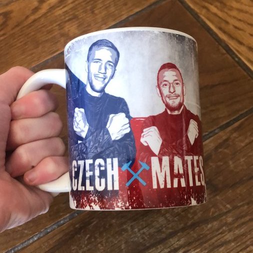 COYIronscom's tweet photo. 🎁 GIFT IDEAS 🎁

Mugs, cushions, framed prints, phone cases, greeting cards and more included in our range of accessories ⚒

High quality and affordable. Shop now 👉 https://t.co/Q8IheO7MB9 #WHUFC https://t.co/sq2BPOhASV