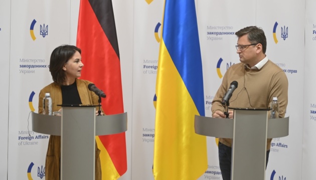 Україна працює з Німеччиною, щоб отримати більше зброї - Кулеба eurointegration.com.ua/news/2022/10/2…