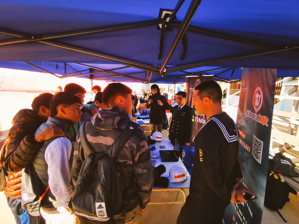 Delegación de la Capitanía de Puerto, participó en feria vocacional del Liceo Politécnico de Illapel, buscando atraer nuevos integrantes para <a href="/Armada_Chile/">Armada de Chile</a>. <a href="/DGTM_Chile/">DIRECTEMAR - Armada de Chile</a> <a href="/maritgobcoq/">Gob. Marítima de Coquimbo</a>