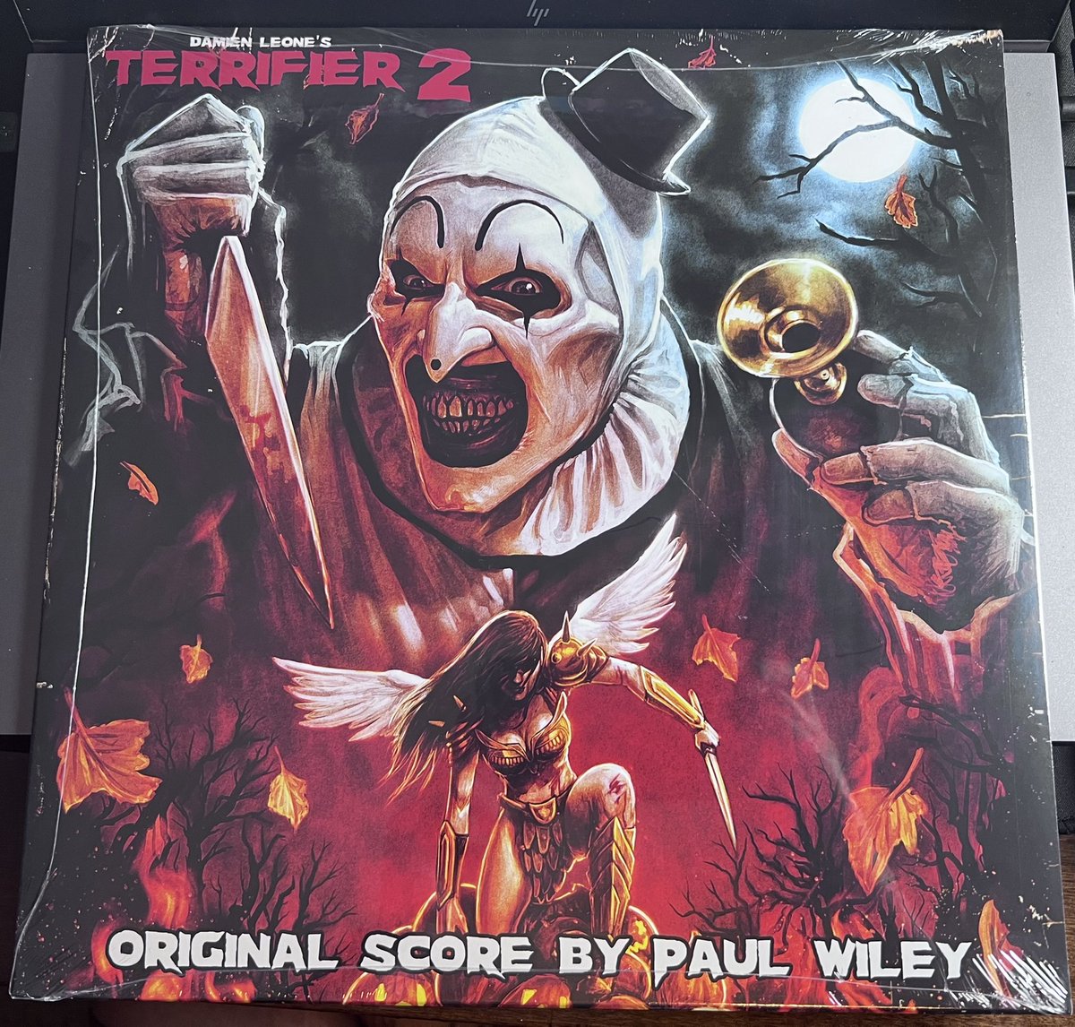 Blastmasterort1's tweet photo. Just took delivery of this masterpiece on vinyl. #Terrifier2 #paulwiley #arttheclown https://t.co/N4qdAXXRlY