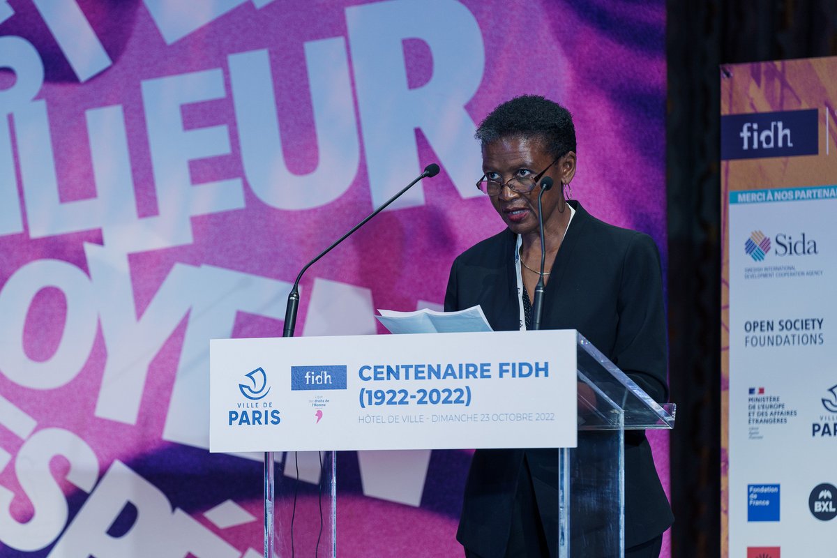 🔴@AliceMogwe a été réélue à la présidence de la #FIDH pour les 3 prochaines années ! #CongrèsFIDH2022 📸 Baptiste Cottereau / FIDH