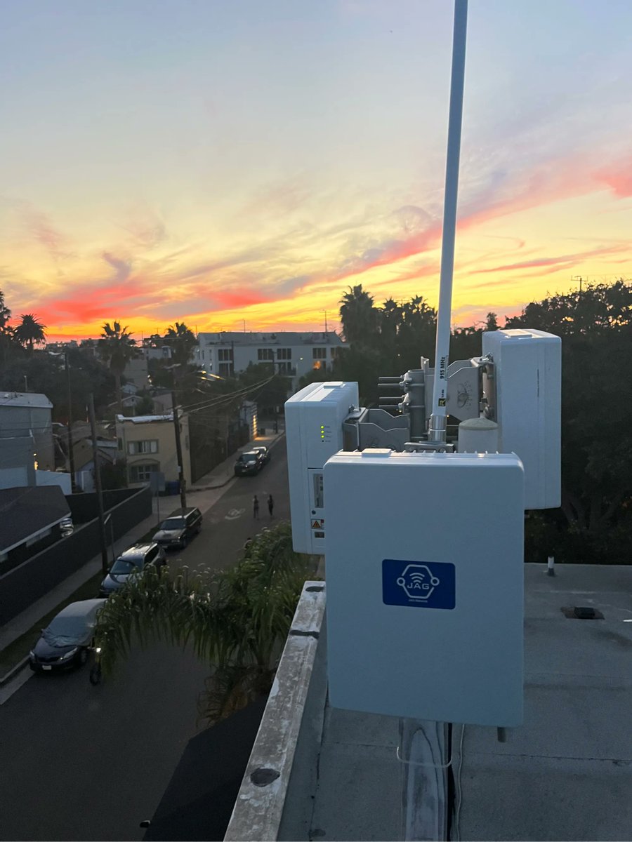 jagindustrials's tweet photo. A beautiful sunset with a new 5G rooftop installation in Santa Monica.  @jagindustrials @helium @Baicells @CalChipConnect   #JAG #Helium #JAG5G #30daysofJAGinstalls https://t.co/9UJgcHwgLU