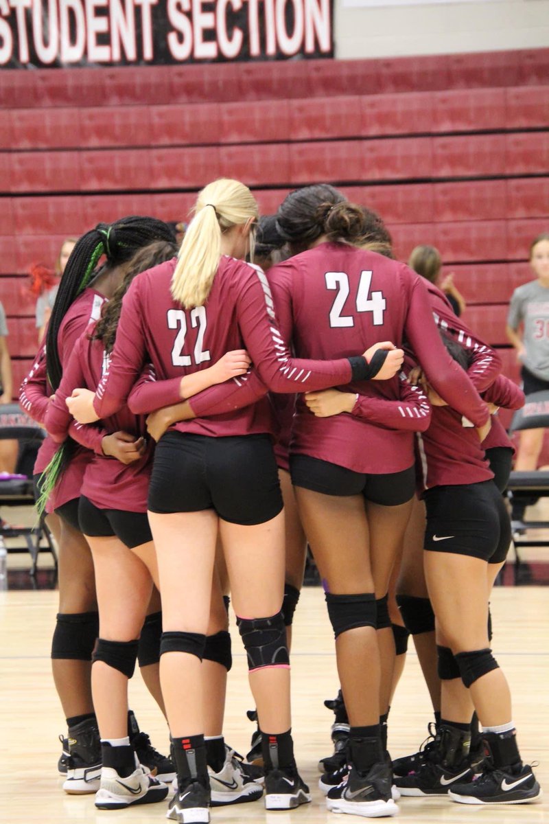SHSsenatorVB's tweet photo. An absolute amazing season by this group right here! 46-13, 7A Elite8. These seniors have set the bar high! We will continue to work hard and grow from here. #shssenatorvb https://t.co/Qsw7KMidB3