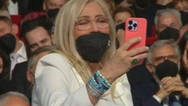 ThisCasino's tweet photo. ROBERTA DANDOCI IL REMAKE MA SENZA SBERLA #uominiedonne https://t.co/O4hnZOxlLW