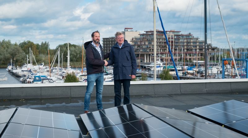 Kunnen we bedrijfsdaken vaker benutten om duurzame zonne-energie op te wekken?

Deze week is het eerste Zonwinst project in <a href="/Gemeente_Huizen/">Gemeente Huizen</a> in het nieuws! ☀️

Lees hier het hele artikel ⛵️
huizen.nl/zonwinst-voor-…

#zonwinst #zonneenergie #bedrijven #duurzameenergie  #energie