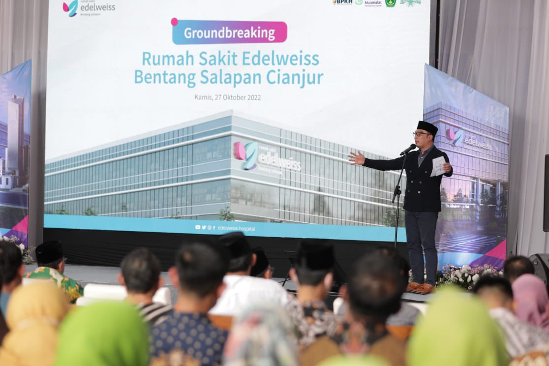 ridwankamil's tweet image. Menghadiri acara peletakkan batu pertama RS Edelweiss Bentang Salapan Cianjur yang juga puncak rangkaian peringatan Hari Santri Nasional 2022, di Pondok Pesantren Al-Ittihad Cianjur. 

Semoga berkah dan bermanfaat bagi masyarakat Cianjur. #JabarJuara #IndonesiaJuara -Admin-