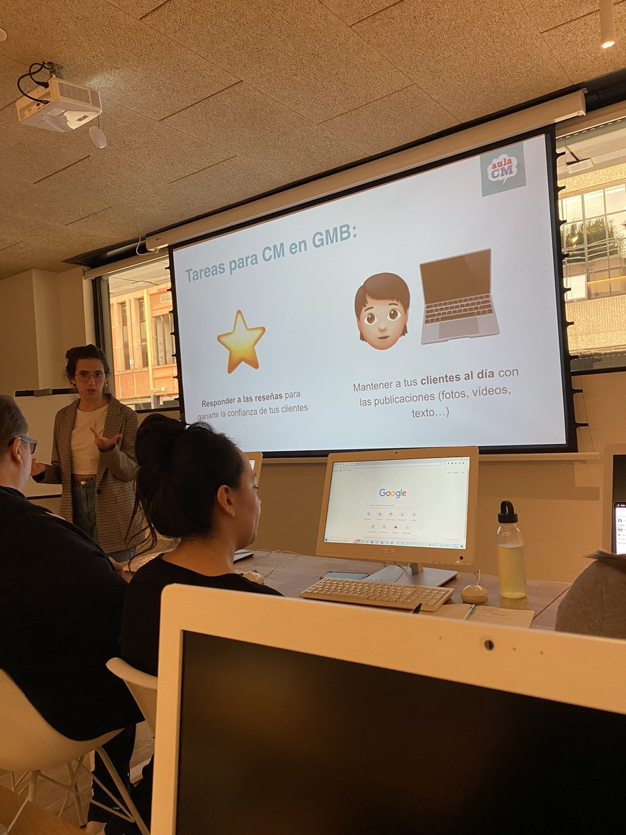 AMSerrulla's tweet photo. Hoy la clase se divide en dos… y empezamos con clase de Google My Business en @aulaCM 💻✅

#aulacm #equipo241 https://t.co/VEvYKoOmRk