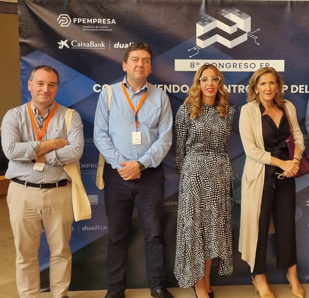 En el marco del 8° Congreso nacional de Fp hemos coincidido con Olaia Abadía García de Vicuña,<a href="/OlaiaAbadia/">Olaia Abadía Gª de V</a> Secretaria General de Formación Profesional y Tecnologías Avanzadas de Andalucía  y con María del Mar Rull FernándezDirectora General de Formación Profesional. <a href="/EducaAnd/">Consejería Desarrollo Educativo y FP</a>
