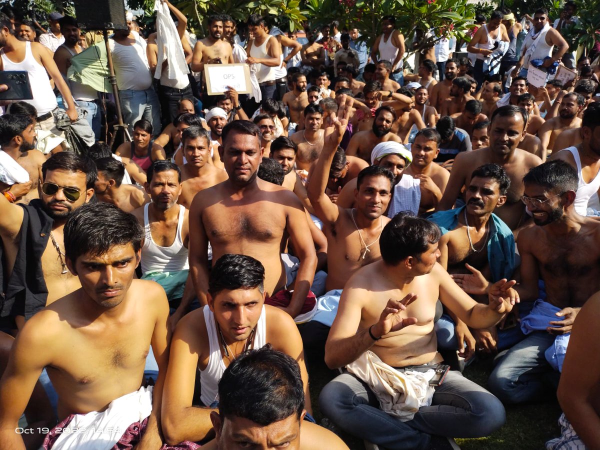 100 यूनिट फ्री तो कहीं 300 यूनिट फ्री, आज कल हर चुनाव का मुख्य एजेंडा होता है बिजली बिजली और सिर्फ बिजली, फिर भी क्यों बिजली कर्मचारियों के साथ ही सरकार का दोहरा रवैया क्यों?  सरकार बिजली कर्मचारियों के धैर्य की परीक्षा ना ले। ops लागू करे।
<a href="/ashokgehlot51/">Ashok Gehlot</a> 
<a href="/BSBhatiInc/">Bhanwar Singh Bhati</a> 
<a href="/KRSiyag3/">𝑲.𝑹.𝑺𝑰𝒀𝑨𝑮@𝑵𝑴𝑶𝑷𝑺【प्रदेशाध्यक्ष】राज.</a>