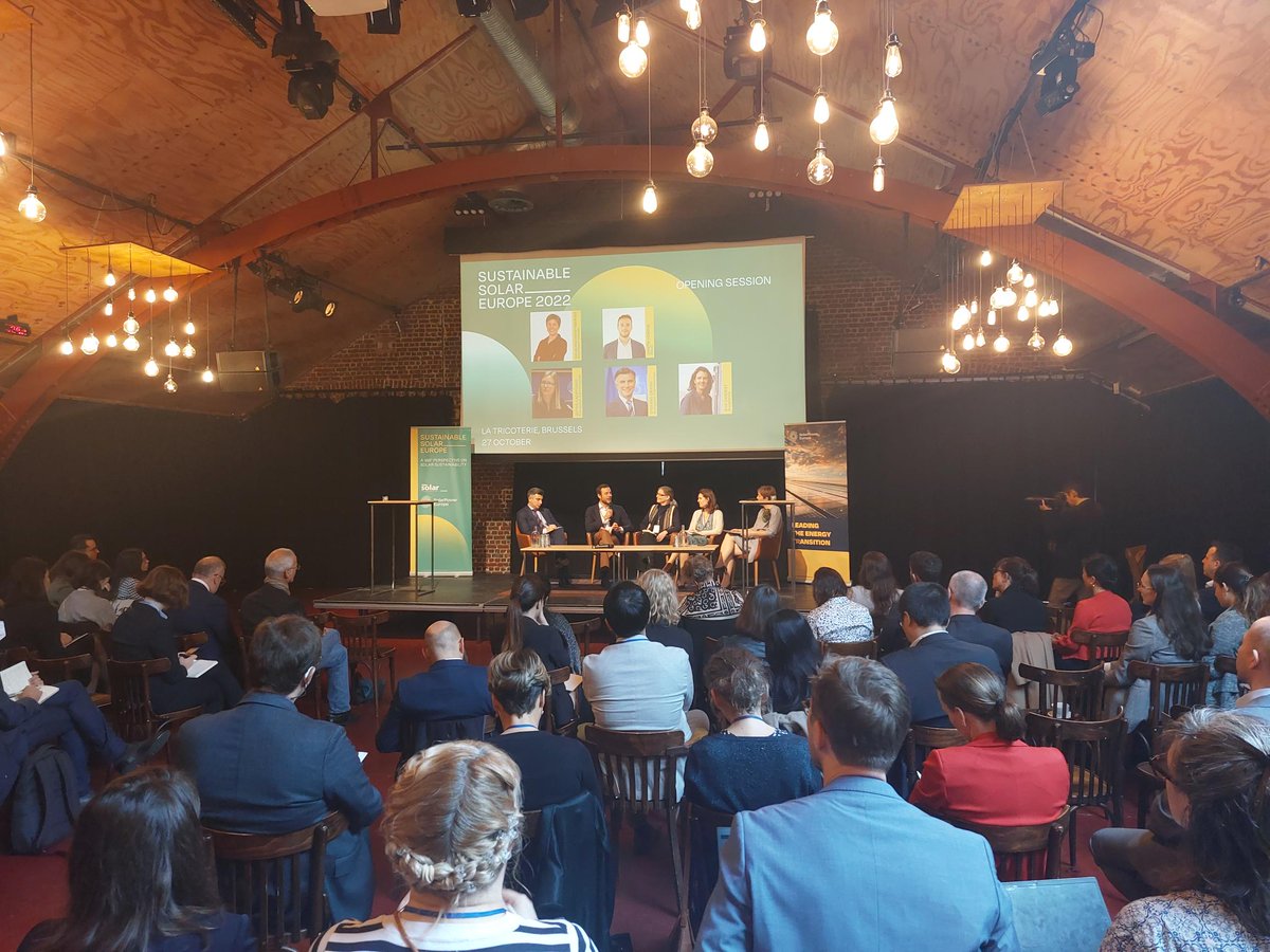 SolarPowerEU's tweet image. Dimitri Vergne from @beuc at #SustainableSolarEU -

"There shouldn't be a trade-off between sustainability &amp;amp; affordability...Instruments like the EPBD which have a #solar obligation are great; this should even be brought forward - why wait until 2029?"

#SolarPowerHouse
