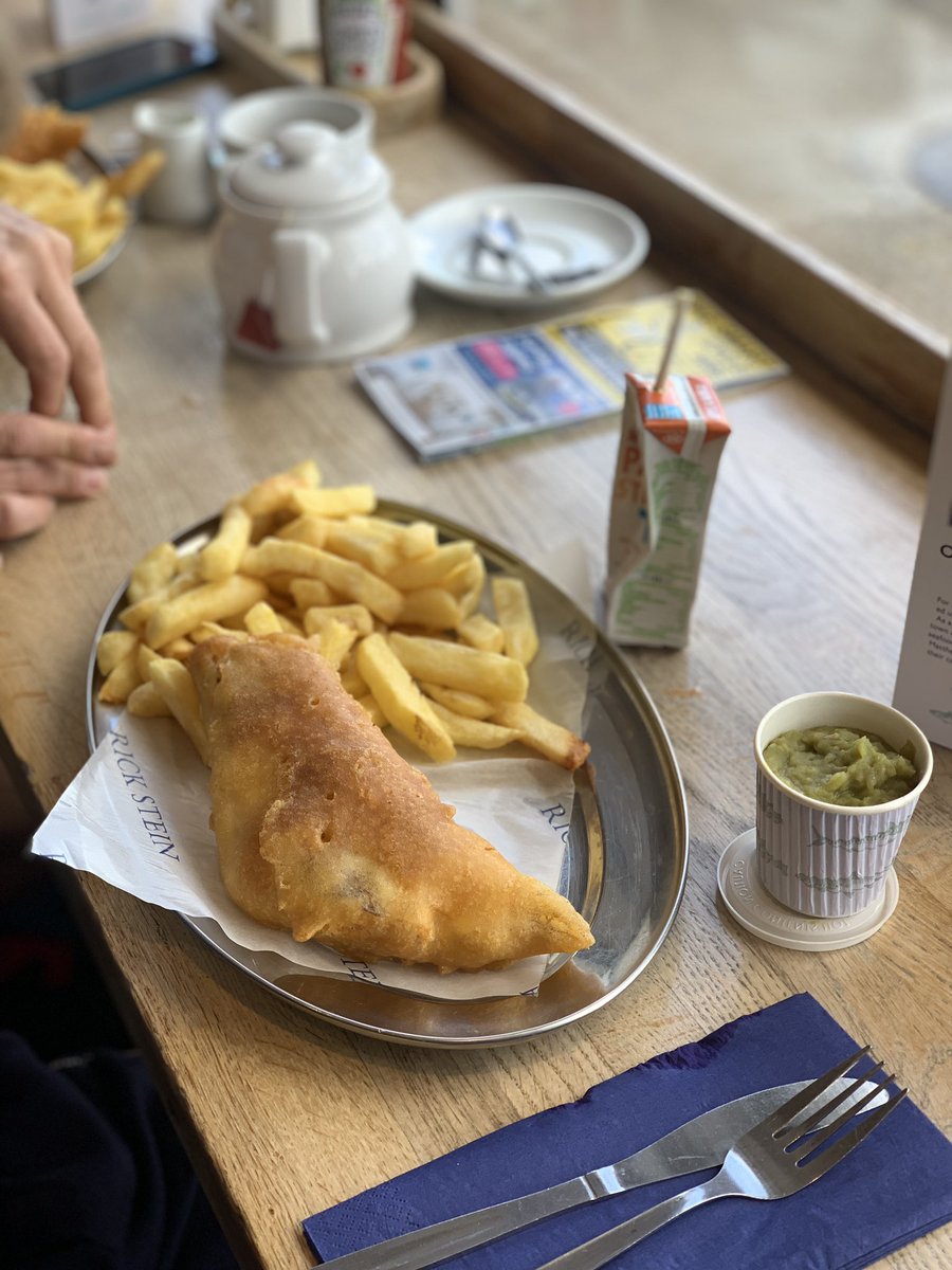 foodallergyuk's tweet photo. Another great fish + chip meal at @RickSteinRest on Padstow Harbour - I just love the minimal fuss. Orders are taken swiftly, expertly, no panic and never any sense of ‘hmm but we can’t guarantee no traces’. Thank you 🙏🏼 #allergyapplause #eggfree #nutfree #gf #sesamefree #allergy https://t.co/Ni3cBInvpK