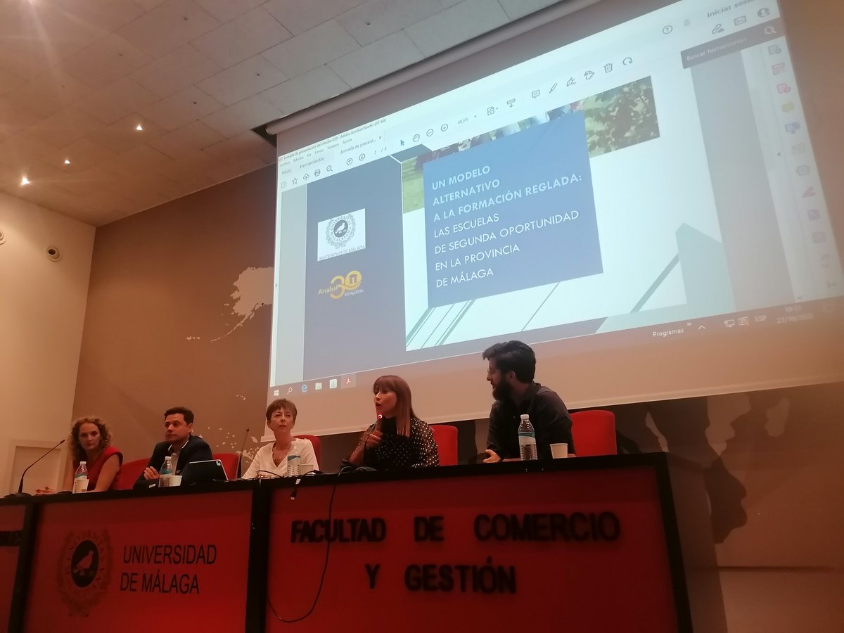 ArrabalAID's tweet photo. En @FEST_UMA @ruthparticipa @IgualdadAND valora la unión de Administración, #TercerSector y ciudadanía para romper el #círculodelapobreza, apostar por modelos innovadores como la #EscuelaSegundaOportunidad @ArrabalAID para recuperar a jóvenes y ofrecerles un empleo que les guste. https://t.co/Q1mMXzPmKd