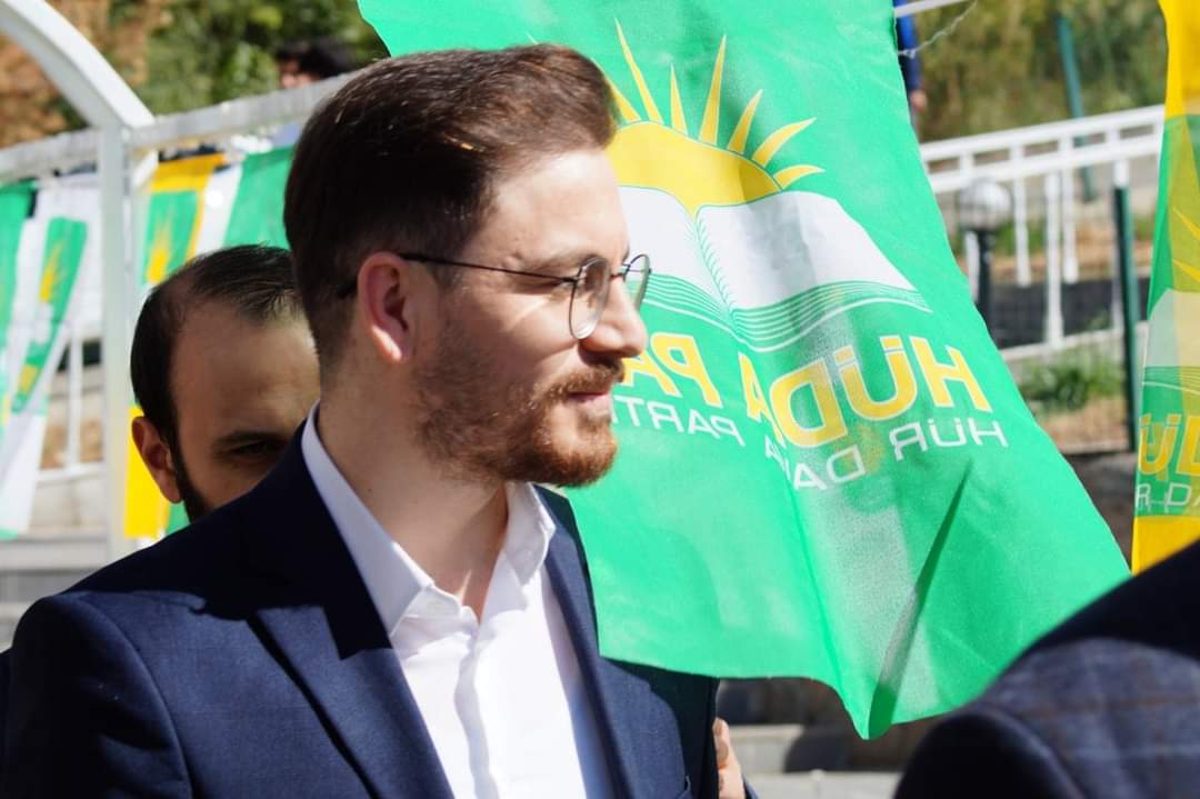 Abdulselaminal6's tweet photo. HÜR DAVA PARTİSİ #HÜDAPAR Gençlik kolları başkanı Sn @Hamdulah_ER 2020 KPSS'ye giren gençlerimiz farklı şekilde mağdur edildiler. Daha önce 2017-2018-2019 Kamu Personeli Seçme Sınavına giren öğrenciler için sınavın geçerliliği iki yıl olarak baz alınıyordu. #Kpss2020Öğrt https://t.co/zmFKEhIExR