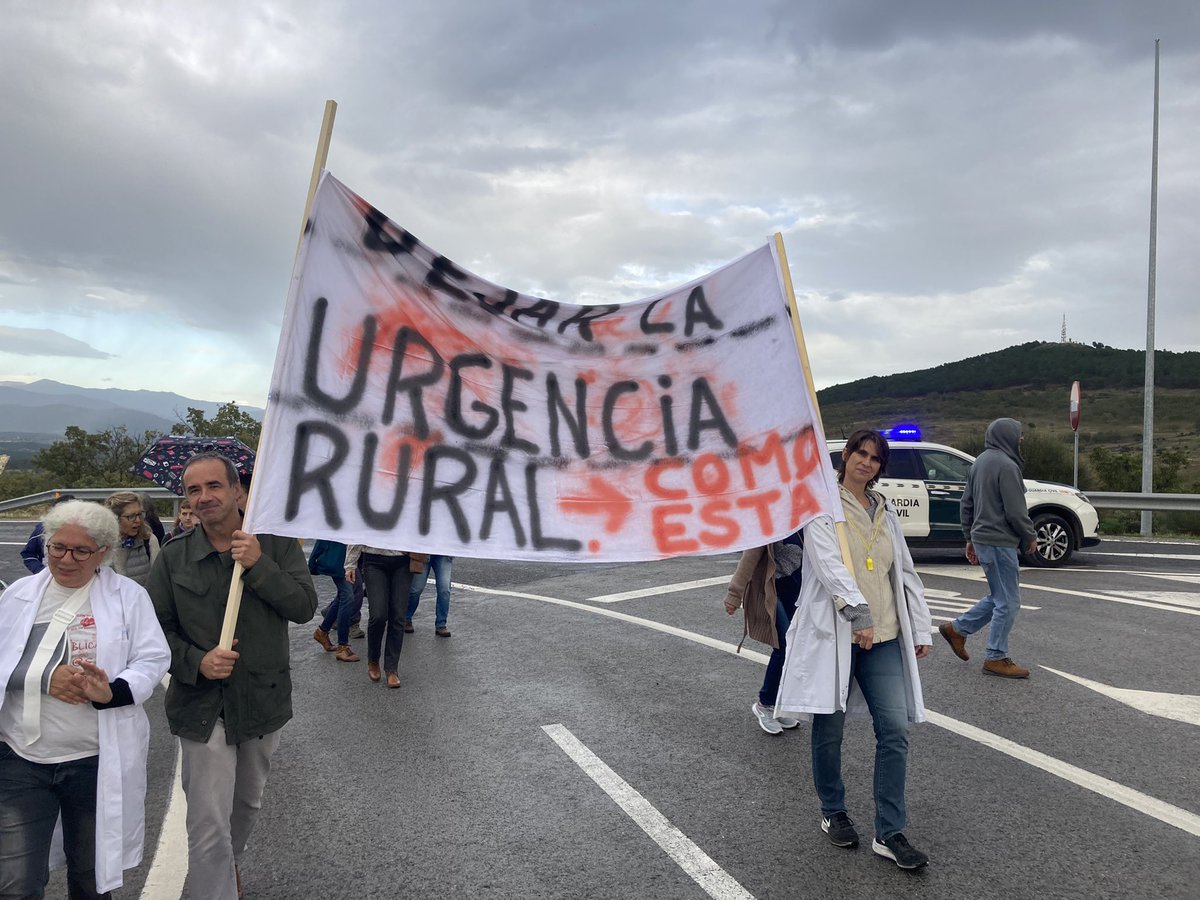 lapepitadsandia's tweet photo. RT RT RT 📢📢📢 Esto no tiene nombre ‼️ 😡
Durante esta madrugada los y las compas del SAR hemos ido recibiendo correos electrónicos para informar del nuevo puesto laboral con el Plan de reestructuración de urgencias👇🏽
Lo vais a flipar. Va hilo 🧶 
#SalvemosUrgencias https://t.co/ORdLlf7cDI