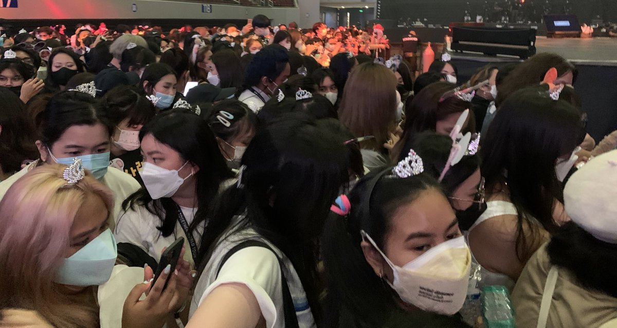 NAMercadoINQ's tweet photo. MOAs READY!

In a few minutes, soundcheck for #ACTLOVESICKinMANILA will begin in a few minutes! This is the first time the boy group (composed of Soobin, Yeonjun, Beomgyu, Taehyun, and Hueningkai) will perform in the Philippines! @inquirerdotnet https://t.co/uOuzyUPOk8